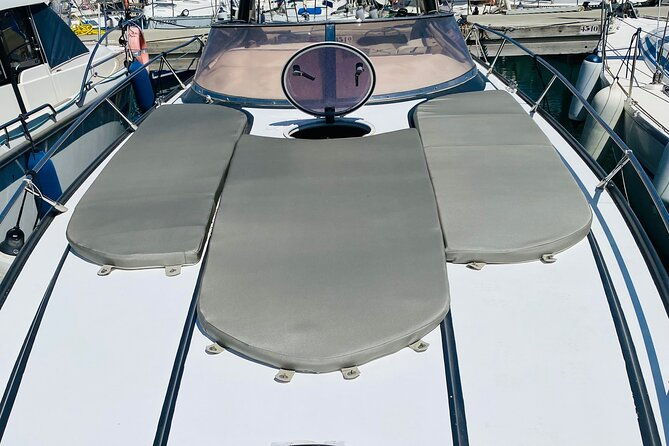 private-yacht-tour-with-drinks-and-snorkeling-in-gran-canaria