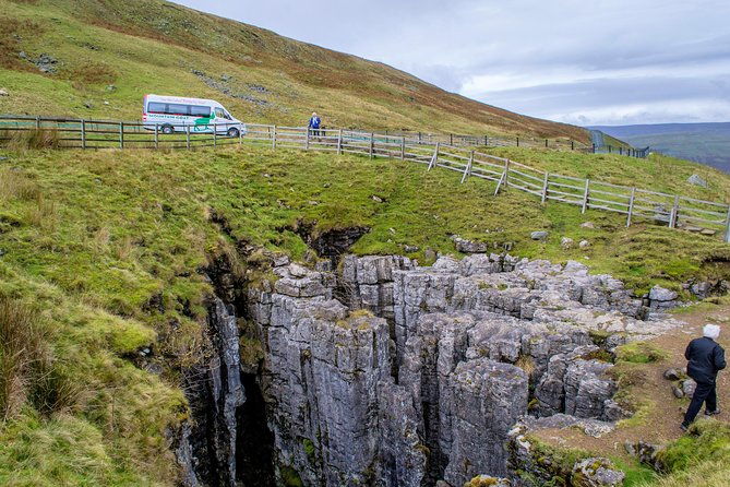 private-yorkshire-dales-from-windermere-in-a-16-seater-mercedes