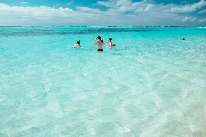 punta-cana-saona-island-catamaran-open-bar-food-hotel-pickup