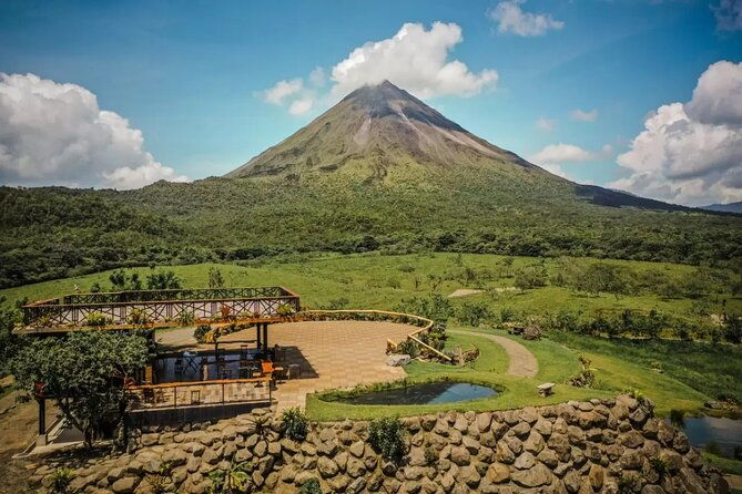pure-trek-canyoning-volcano-hike-and-hot-springs-in-la-fortuna