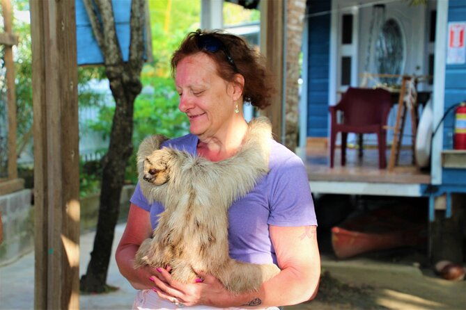 roatan-excursion-sloths-and-monkey-hang-out-chocolate-rum-c