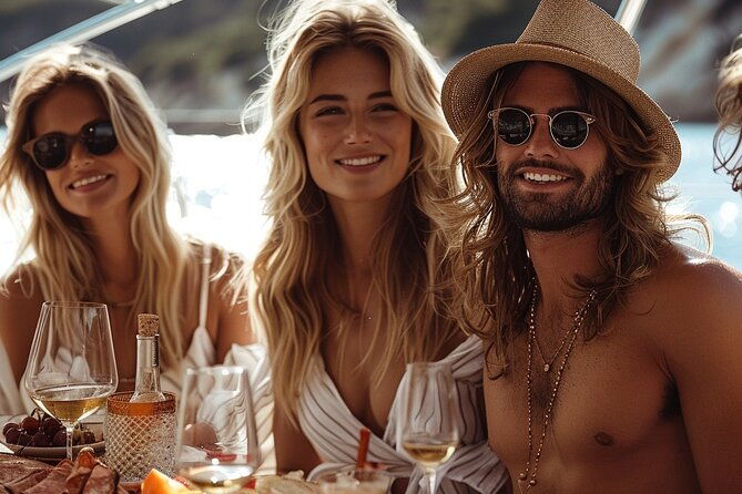 romantic-luxury-boat-cruise-with-wine-cheese-sea-liontours