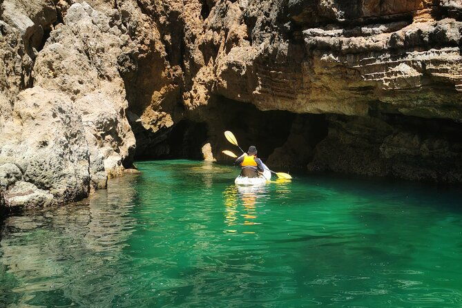 sagres-praia-da-ingrina-caves-guided-kayaking-tour
