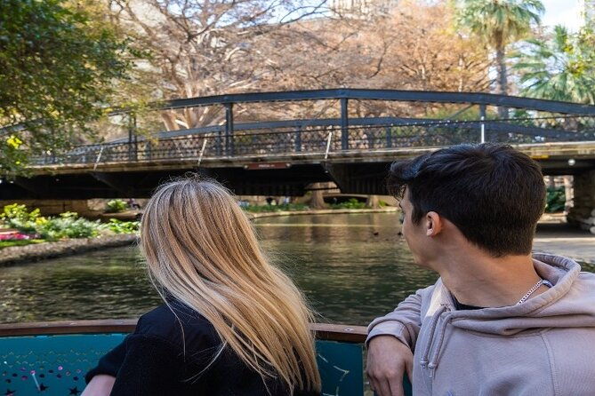 san-antonio-small-group-walking-tour-with-riverwalk-boat-cruise-2