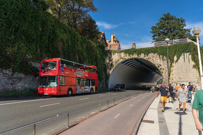 san-sebastian-hop-on-hop-off-sightseeing-tour