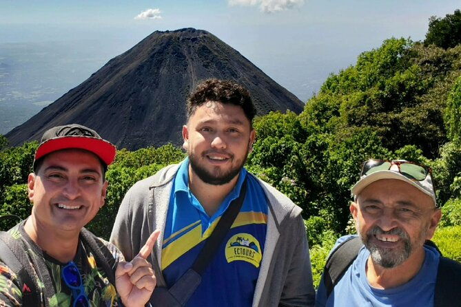 santa-ana-volcano-hike-with-a-sulphur-lake-and-coatepeque-lake-2