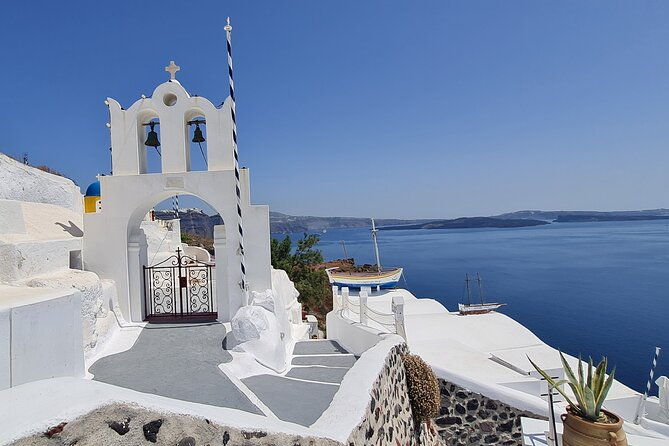 santorini-first-time-guests-private-tour-sightseeing-excavetions-wine-testing