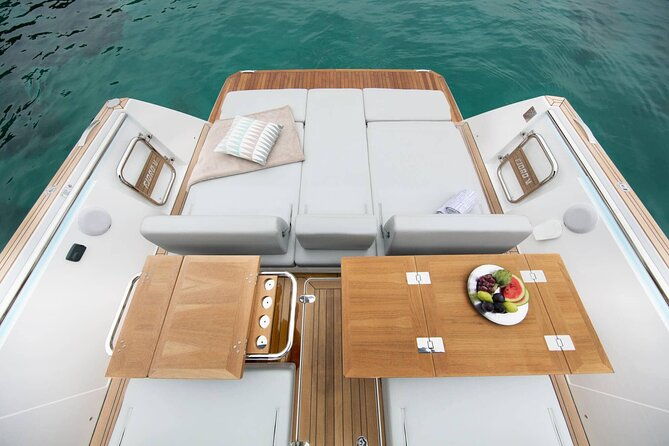 santorini-private-luxury-yacht-sunset-cruise