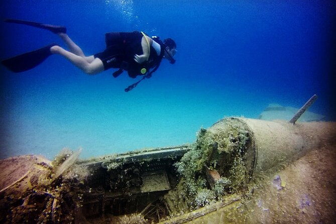 scuba-diving-in-mig-21-wreck-2