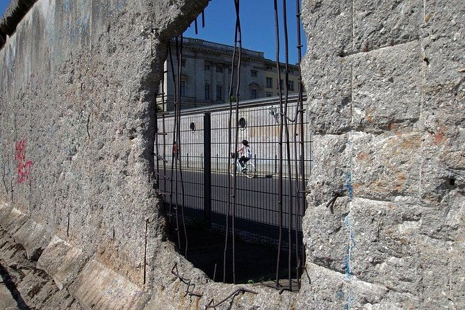 self-guided-audio-tour-the-fall-of-the-wall-a-light-for-humanity-2