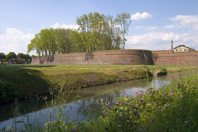 self-guided-bike-tour-in-the-nature-to-villa-reale