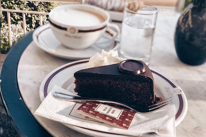 self-guided-tour-of-salzburg-stories-photo-spots-desserts