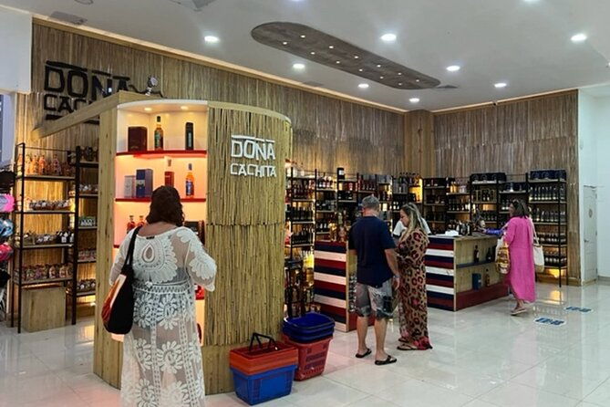 shopping-tour-punta-cana-larimar-chocolate-cigar-factory-souvenir