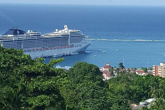 sightseeing-beach-with-stops-for-shopping-and-lunch-in-ocho-rios