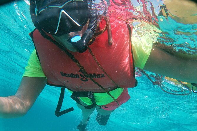 small-group-snorkeling-at-mangel-halto-aruba