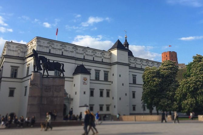 small-group-vilnius-half-day-city-tour