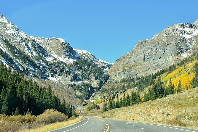 smartphone-driving-tour-b-w-breckenridge-denver