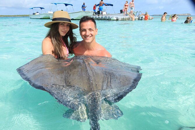 stingray-city-experience-devils-bridge-and-long-bay-beach