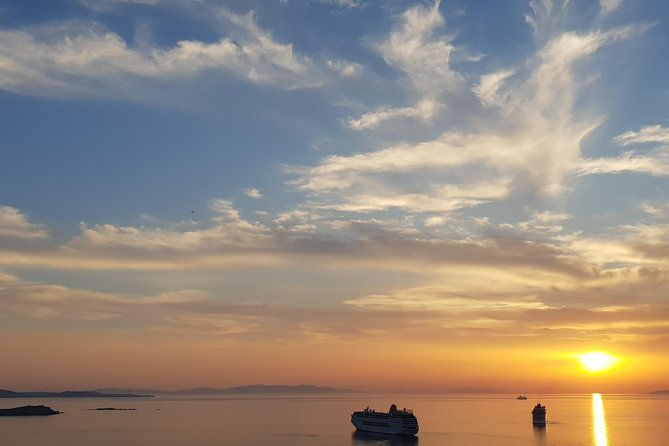 sunset-cruise-to-rhenia-little-venice-with-transfer