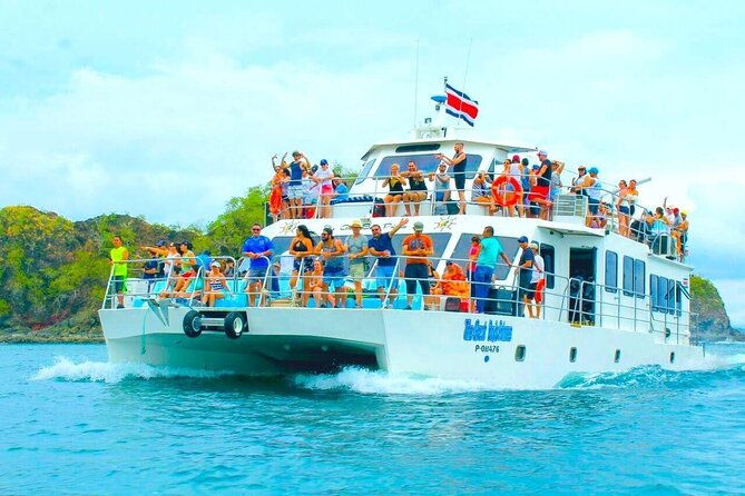 tortuga-island-cruise-with-lunch-from-san-jose