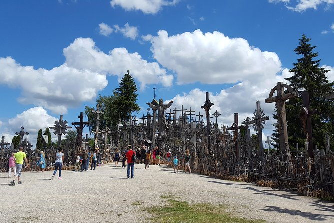 tour-from-riga-to-vilnius-bauska-castle-rundale-palace-and-the-hill-of-crosses