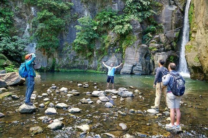 van-scenic-tour-northeast-village-full-day-with-lunch-shared