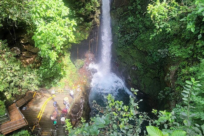 volcano-hike-oropendola-waterfall-hot-springs-experience