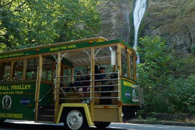waterfall-express-tour-transportation-to-waterfall-trolley-pdx07