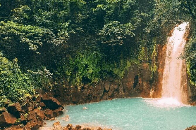 waterfall-sloth-expedition-frogs-blue-river-also-in-costa-rica-and-nicaragua