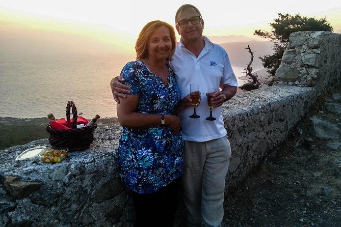 wine-tasting-and-romantic-sunset-in-monolithos