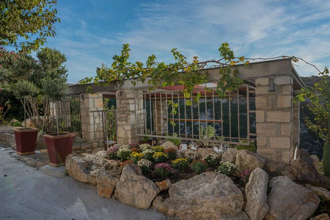wine-tasting-food-experience-inside-a-cretan-gorge