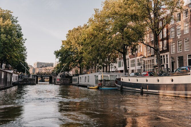 winter-canal-cruise-in-amsterdam