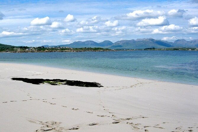 2-5-hour-guided-sea-kayaking-in-roundstone-bay