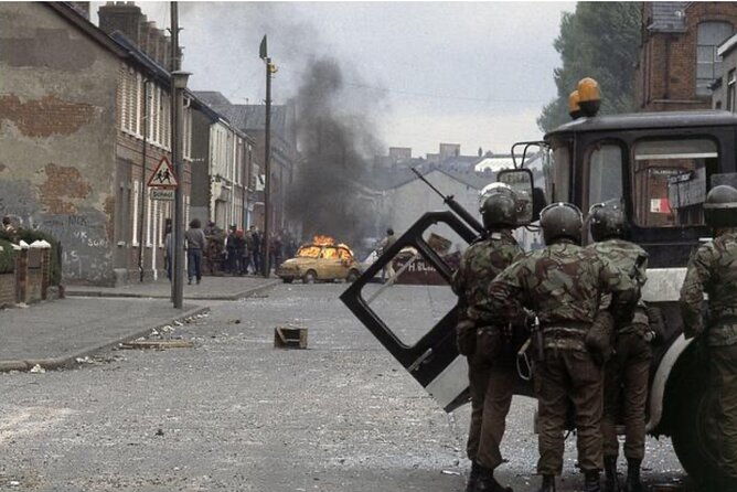 2-hour-terror-and-mural-history-belfast-taxi-private-tour