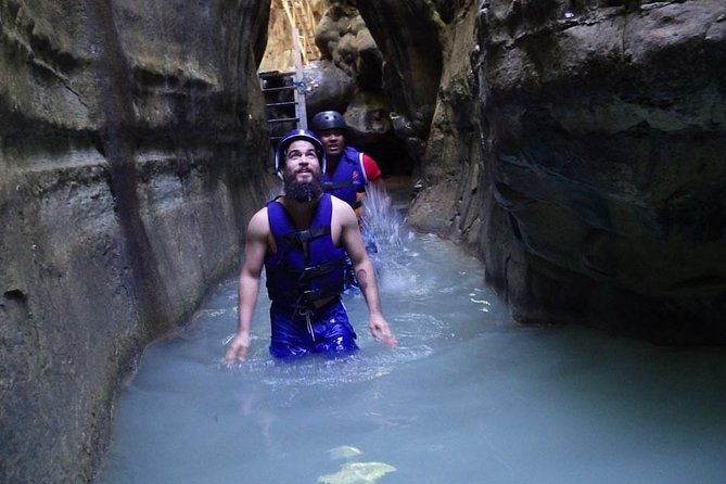 27-waterfalls-with-locals-expert-guides-from-damajagua-entrance
