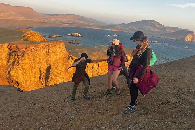 4-hrs-golden-shadows-trek-in-paracas-national-reserve
