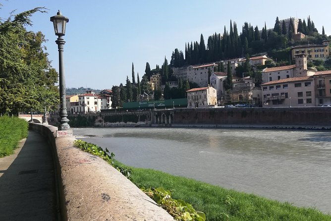 a-charming-verona-small-group-stress-free-city-tour-with-a-local-guide