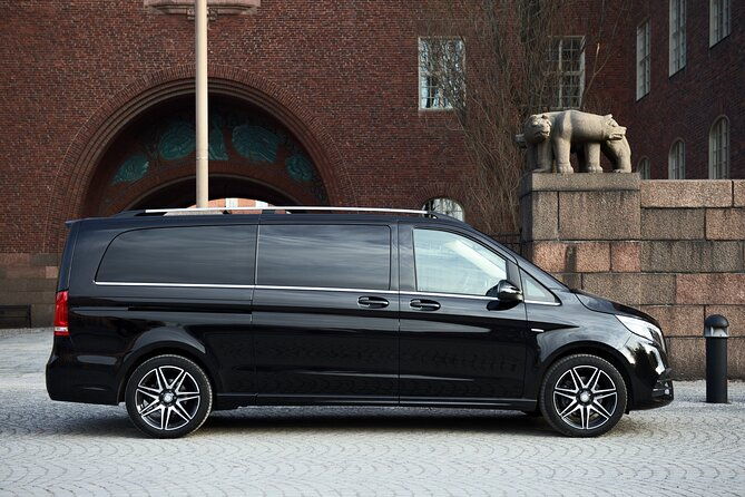 airport-limousine-transfer-arlanda-airport-to-stockholm-city-1-7-passengers