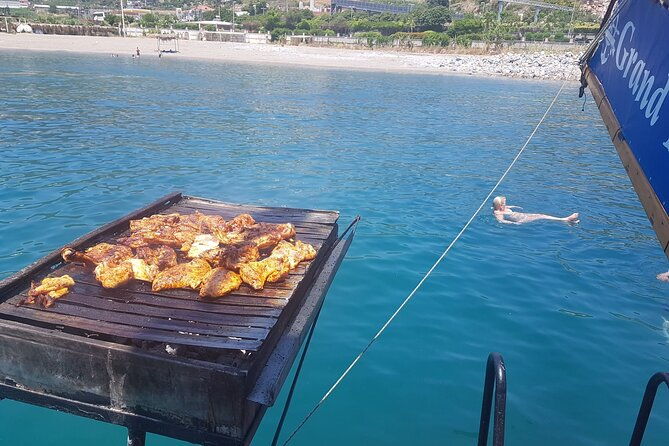 alanya-relaxing-boat-tour-with-lunch-soft-drinks-transfer