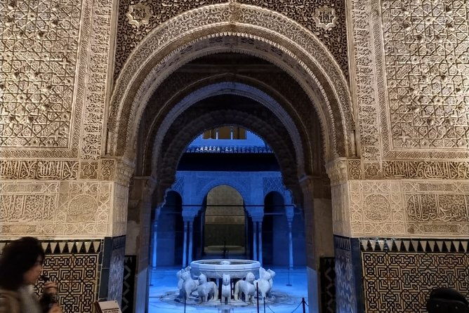 alhambra-night-visit-to-nasrid-palaces-2