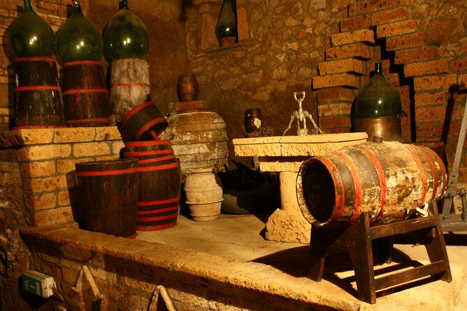 aperitif-in-the-famous-underground-caves-of-orvieto