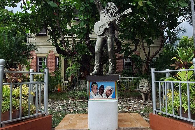 art-walk-bob-marley-museum-kingston-city-tour