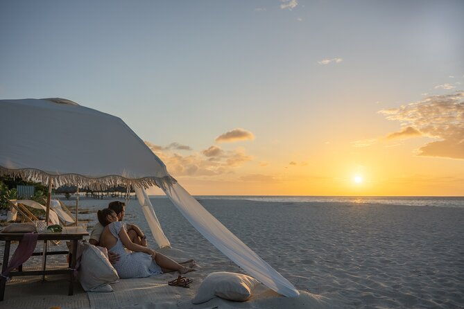aruba-eagle-beach-romantic-sunset-picnic-in-a-luxury-cabana