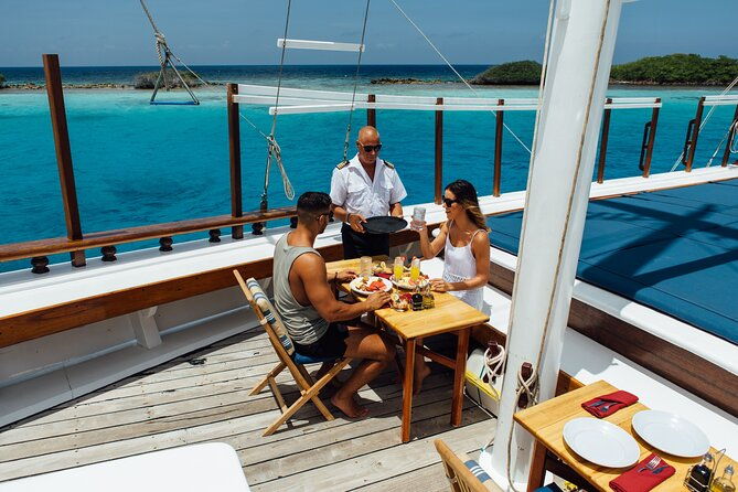 aruba-lagoon-cruise-with-onboard-chef-and-signature-cocktails