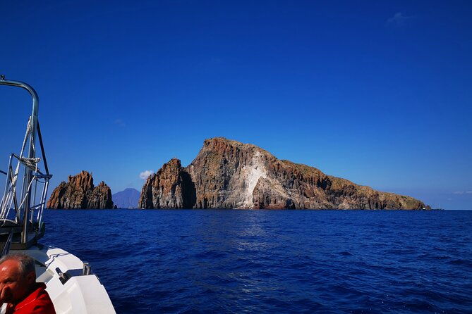 boat-tour-to-panarea-and-stromboli-from-lipari