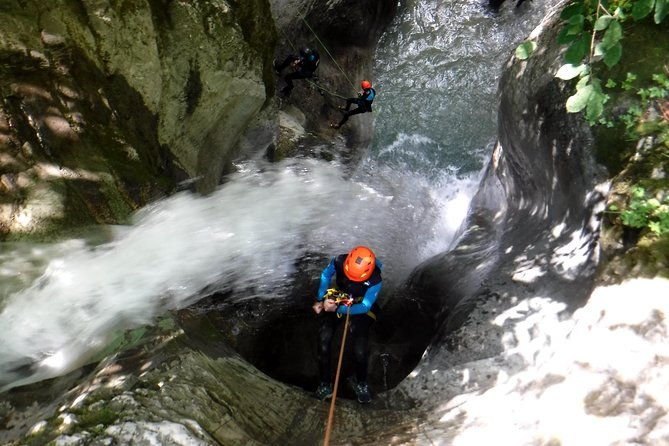 canyoning-in-ecouges-valley-in-vercors-grenoble-2