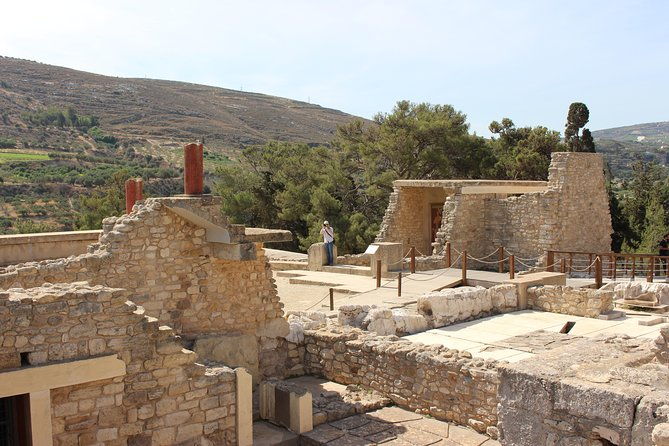 crete-minoan-discovery-tour-with-knossos-palace-heraklion-and-live-dance-show-2