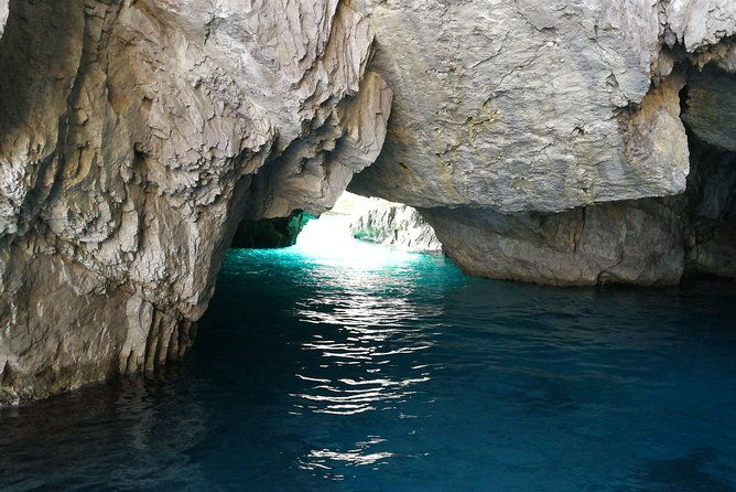 discovery-capri-island-by-boat