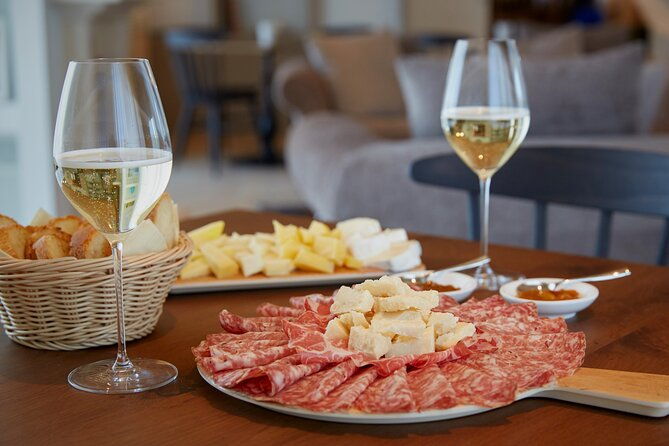 exclusive-tour-of-the-vineyards-with-visit-to-the-cellar-2