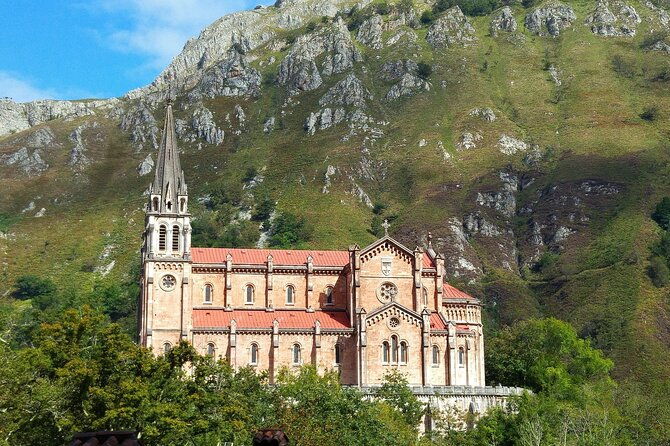 excursion-to-lakes-of-covadonga-and-cangas-de-onis-from-oviedo